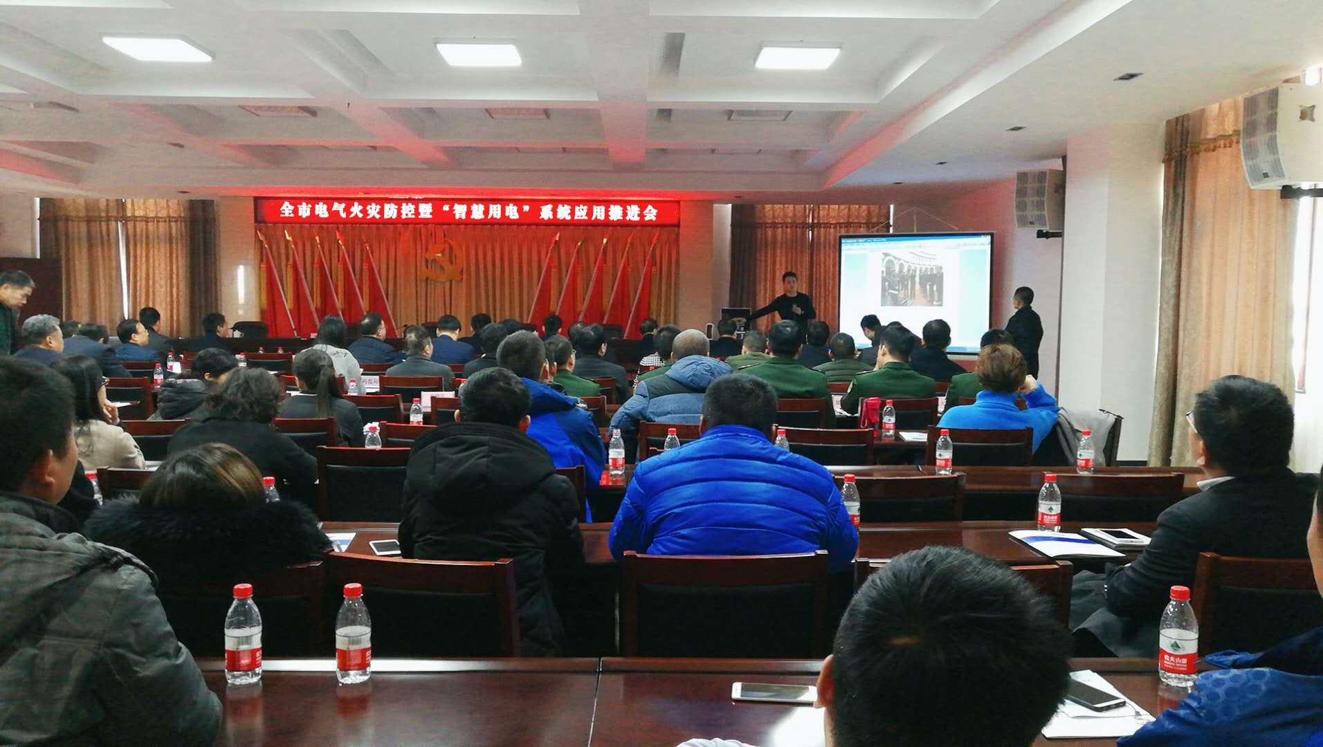 漯河市政府智慧用电建设推进会.jpg